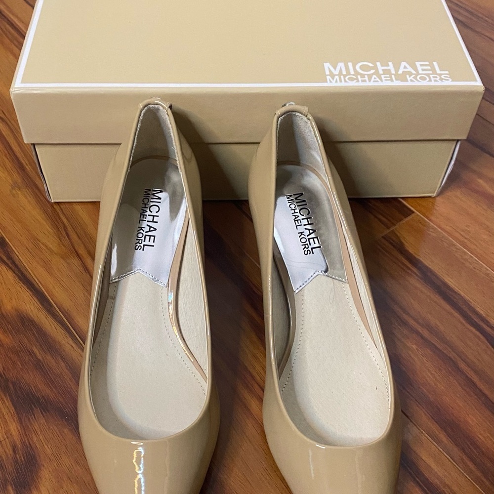 Michael Kors Tan Patent Leather Heels with Classic Silhouette